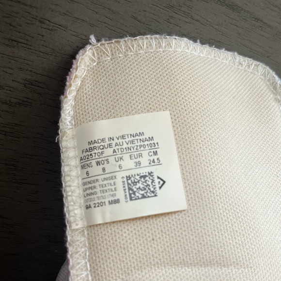 *SOLD* Women’s Converse - Picture 5 of 5